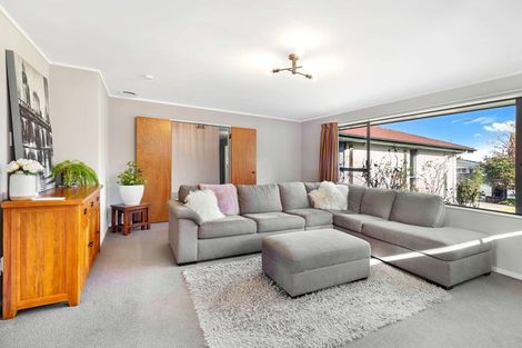 Photo of property in 18 Truscott Grove, Awapuni, Palmerston North, 4412