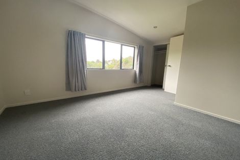 Photo of property in 2 Stella Grove, Newlands, Wellington, 6037