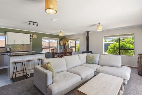 Photo of property in 4 Graham Grove, Waikanae, 5036