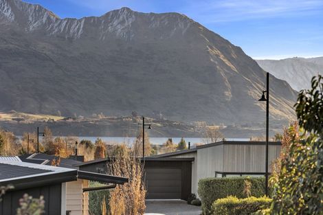 Photo of property in 35 Kirimoko Crescent, Wanaka, 9305
