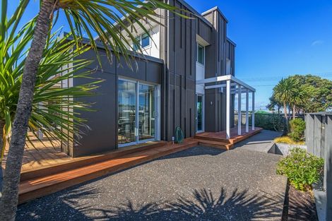 Photo of property in 1 Roore Street, Foxton Beach, Foxton, 4815