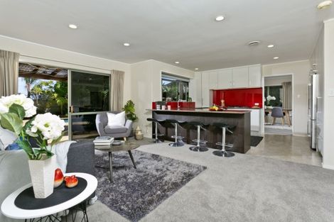 Photo of property in 24 St Lucia Place, Unsworth Heights, Auckland, 0632