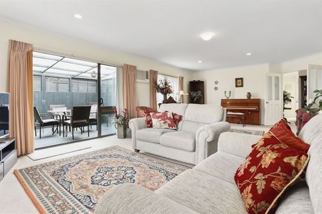 Photo of property in 3 San Pablo Way, Henderson, Auckland, 0612