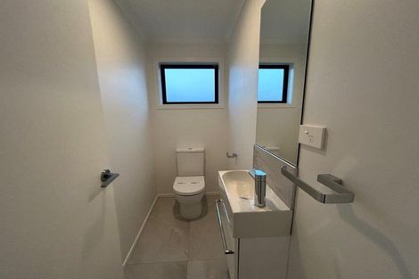 Photo of property in 24 Atutahi Lane, Papamoa, 3118