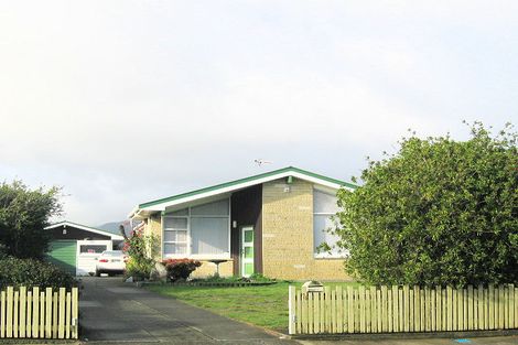 Photo of property in 74 Gray Avenue, Paraparaumu Beach, Paraparaumu, 5032