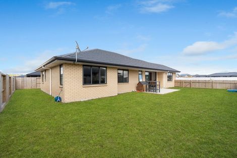 Photo of property in 9 Te Piriti Road, One Tree Point, 0118