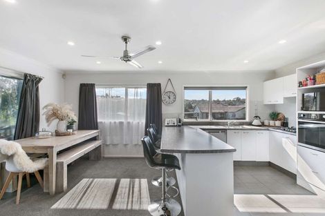 Photo of property in 4 Katrina Place, Massey, Auckland, 0614