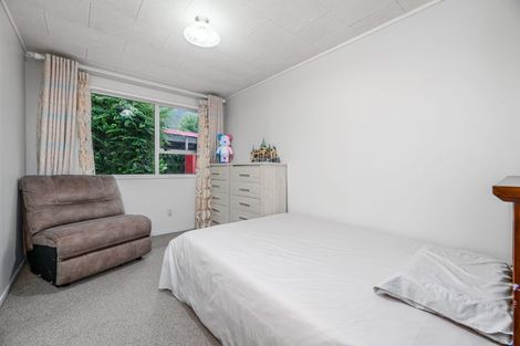 Photo of property in 72 Reynella Drive, Massey, Auckland, 0614