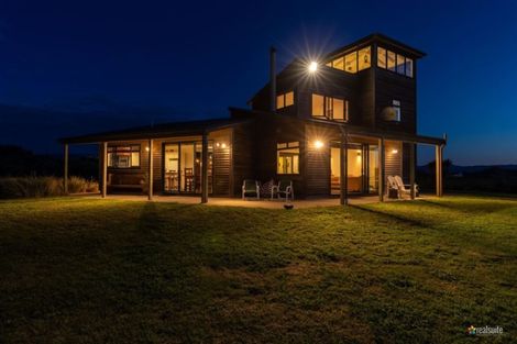 Photo of property in 80 Reay Mackay Grove, Waikawa Beach, Manakau, 5573