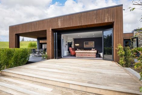 Photo of property in 80a Henwood Road, Paraite, New Plymouth, 4372