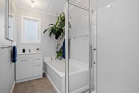 Photo of property in 142 Karioitahi Road, Waiuku, 2683