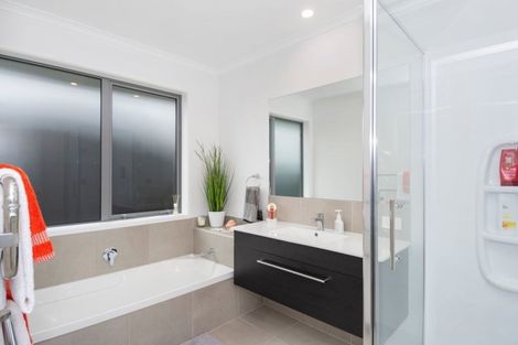 Photo of property in 30 Rainey Crescent, Papamoa Beach, Papamoa, 3118