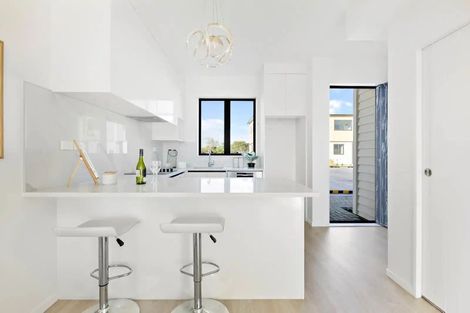 Photo of property in 101 Botany Road, Botany Downs, Auckland, 2010