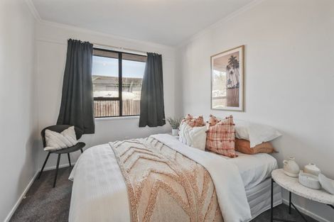 Photo of property in 16 Dunbarton Street, Redwood, Christchurch, 8051