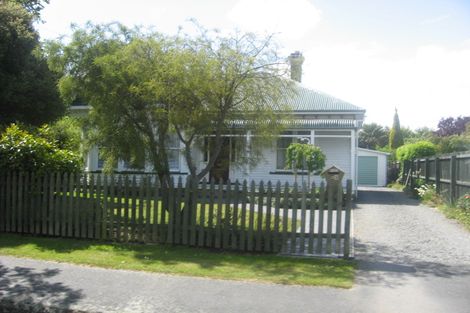 Photo of property in 33 Martin Avenue, Beckenham, Christchurch, 8023