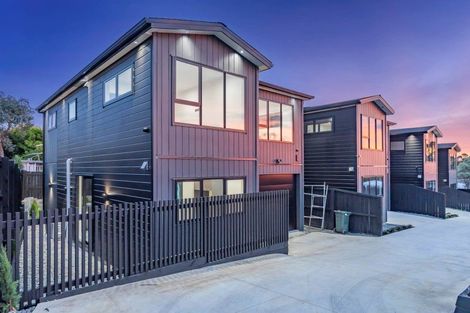 Photo of property in 26a Tupaki Place, Pakuranga Heights, Auckland, 2010