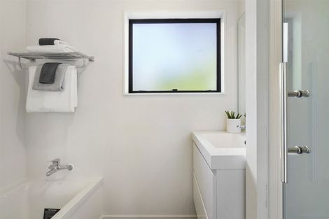 Photo of property in 2/8 Lingfield Street, Glenfield, Auckland, 0629