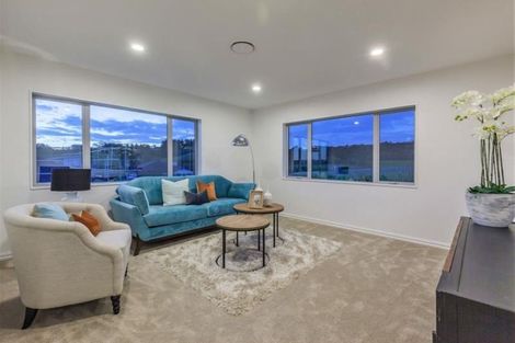 Photo of property in 10 Ian Gordon Lane, Orewa, 0931