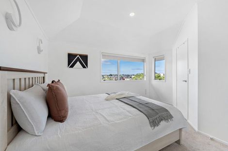 Photo of property in 2/41 Raleigh Road, Northcote, Auckland, 0627
