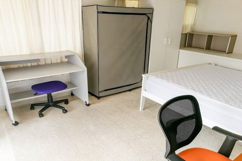 Photo of property in 1/56 Roberts Road, Glenfield, Auckland, 0629