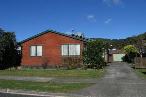 Photo of property in 9 Kerepehi Grove, Wainuiomata, Lower Hutt, 5014