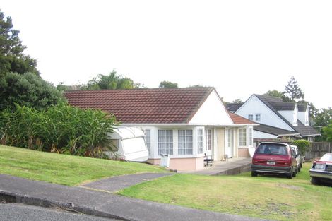 Photo of property in 8 Odin Place, Beach Haven, Auckland, 0626