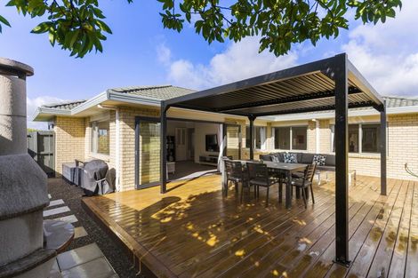 Photo of property in 71 Kath Hopper Drive, Orewa, 0931