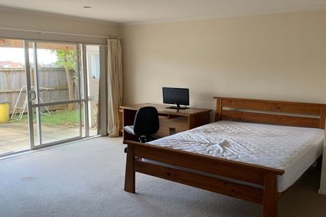 Photo of property in 124 Cyril French Drive, Flat Bush, Auckland, 2016