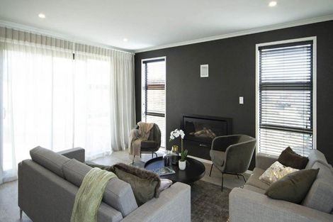 Photo of property in 92 Kahui Parade, Karaka, 2113