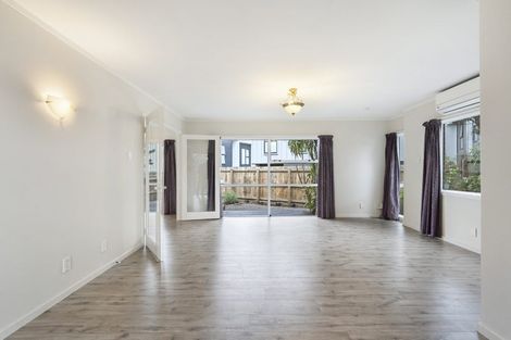 Photo of property in 2/5 Stanley Avenue, Milford, Auckland, 0620