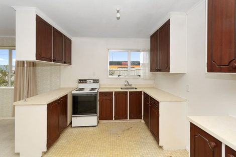 Photo of property in 1/2 Palm Court Drive, Glen Eden, Auckland, 0602