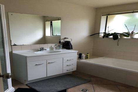 Photo of property in 10 Copplestone Place, New Lynn, Auckland, 0600