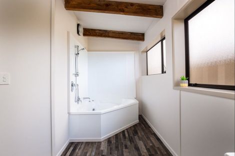 Photo of property in 2 Arthur Road, Paraite, New Plymouth, 4373