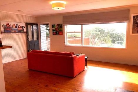 Photo of property in 17 Holt Avenue, Torbay, Auckland, 0630
