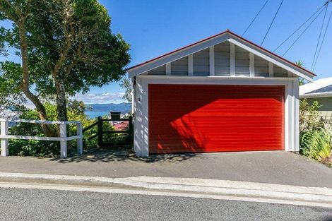 Photo of property in 12 Fairview Crescent, Kelburn, Wellington, 6012