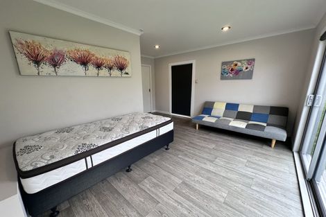 Photo of property in 24 Kiteroa Terrace, Rothesay Bay, Auckland, 0630