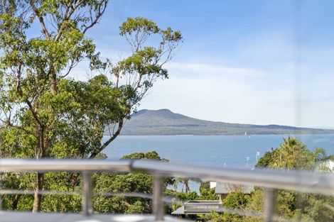 Photo of property in 39 Eastcliffe Road, Castor Bay, Auckland, 0620