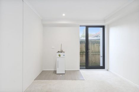 Photo of property in 5/5 Peachgrove Road, Te Atatu Peninsula, Auckland, 0610