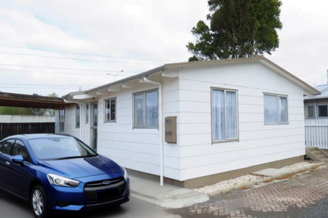 Photo of property in 77 Chichester Drive, Rosehill, Papakura, 2113