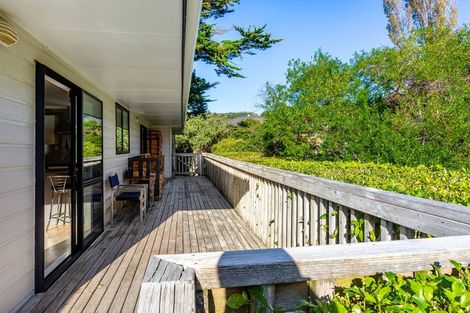 Photo of property in 48 Sailmaker Close, Whitby, Porirua, 5024