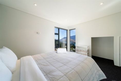 Photo of property in 9 Vanda Place, Fernhill, Queenstown, 9300