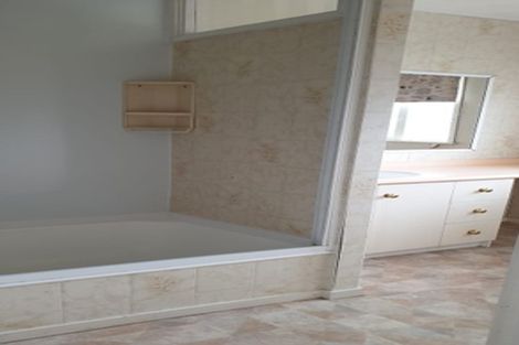 Photo of property in 1/6 Manuroa Road, Takanini, 2112