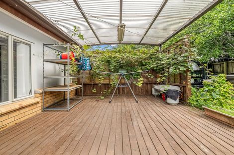 Photo of property in 92 Riverton Drive, Randwick Park, Auckland, 2105
