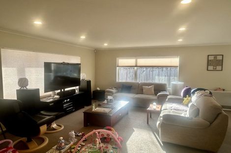 Photo of property in 9a Gandalf Crescent, Paraparaumu, 5032