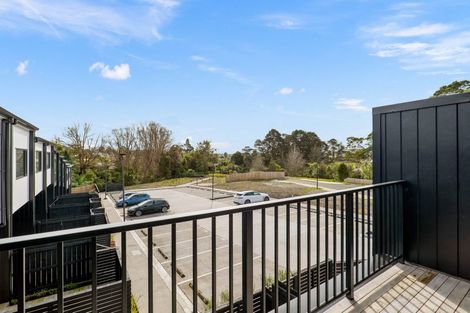 Photo of property in 3 Meg Lane, Glen Eden, Auckland, 0602