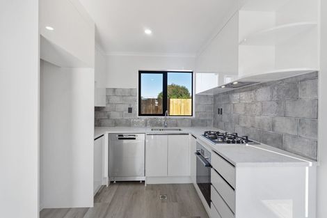 Photo of property in 8e Kent Road, Manurewa, Auckland, 2102