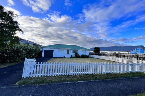 Photo of property in 93 Henderson Valley Road, Henderson, Auckland, 0612