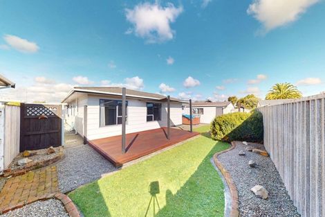 Photo of property in 5 Essex Place, Milson, Palmerston North, 4414