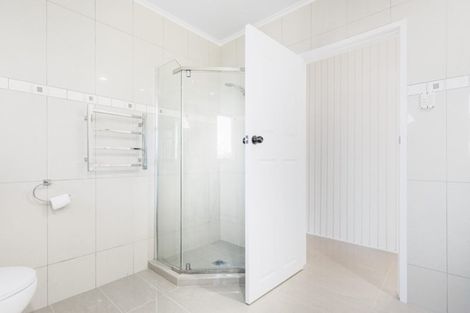 Photo of property in 22 Hartley Terrace, Massey, Auckland, 0614