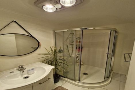 Photo of property in 119 Eskdale Road, Birkdale, Auckland, 0626